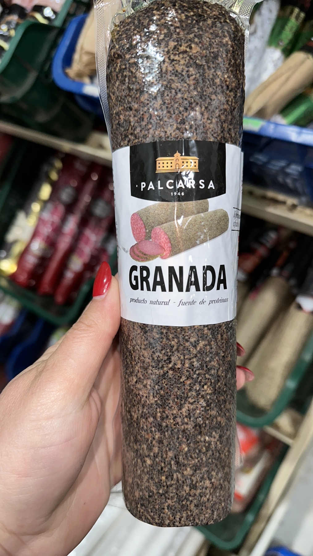 Іспанська салямі Гранада зверху скоринка з чорного перцю