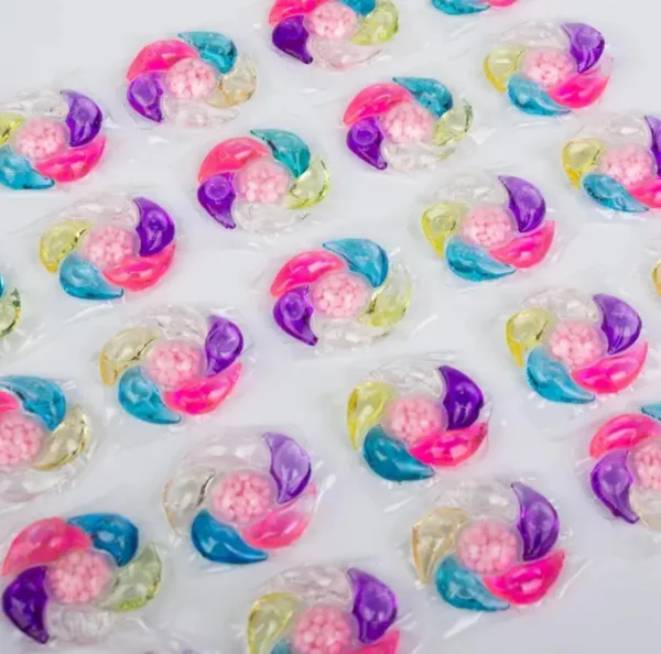 Парфумовані капсули з гранулами для Прання WellMe Black 6в1 Super-concentrated Clean Laundry Pods Велмі для Чорних речей 40шт - 3