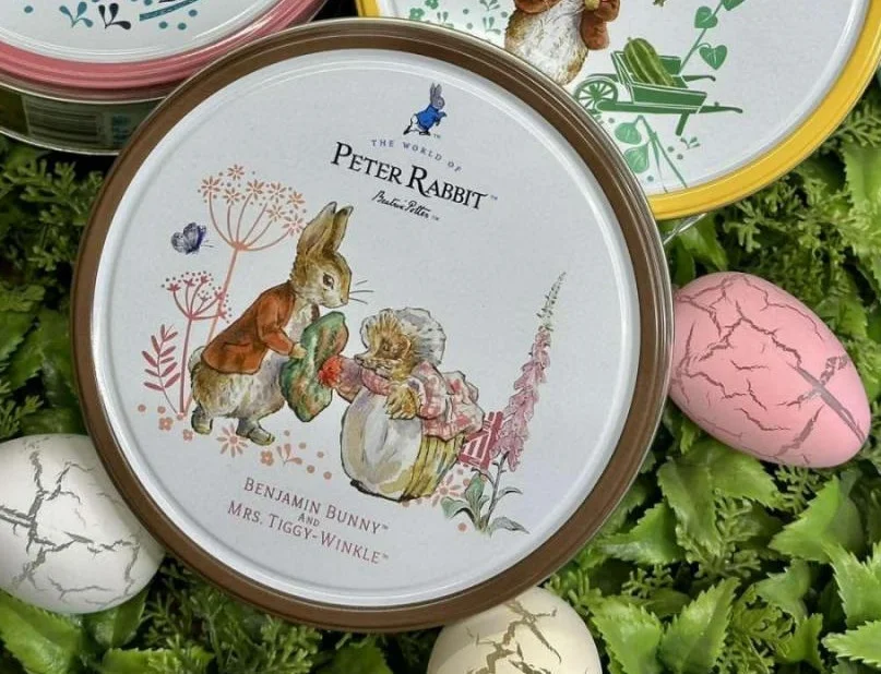 Печиво Cвяткове Jacobsens Bakery Peter Rabbit Benjamin Bunny&Mrs Tiggy-Winkle Brown Кролик Пітер з шоколадною крихтою жб Бокс 150г