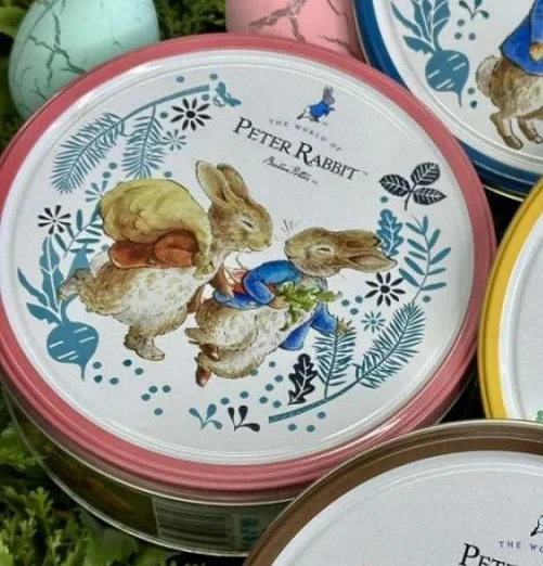Печиво Cвяткове Jacobsens Bakery Peter Rabbit Benjamin Bunny Friends Red Кролик Пітер з шоколадною крихтою жб Бокс 150г