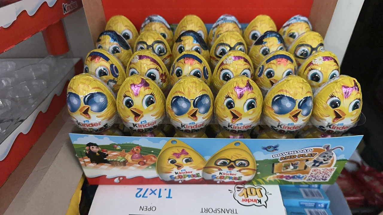 Шоколадне яйце Пасхальне курчатко з Іграшкою Kinder Surprise Easter egg Boy Кіндер Сюрпрайз Хлопчик в окулярах 72г
