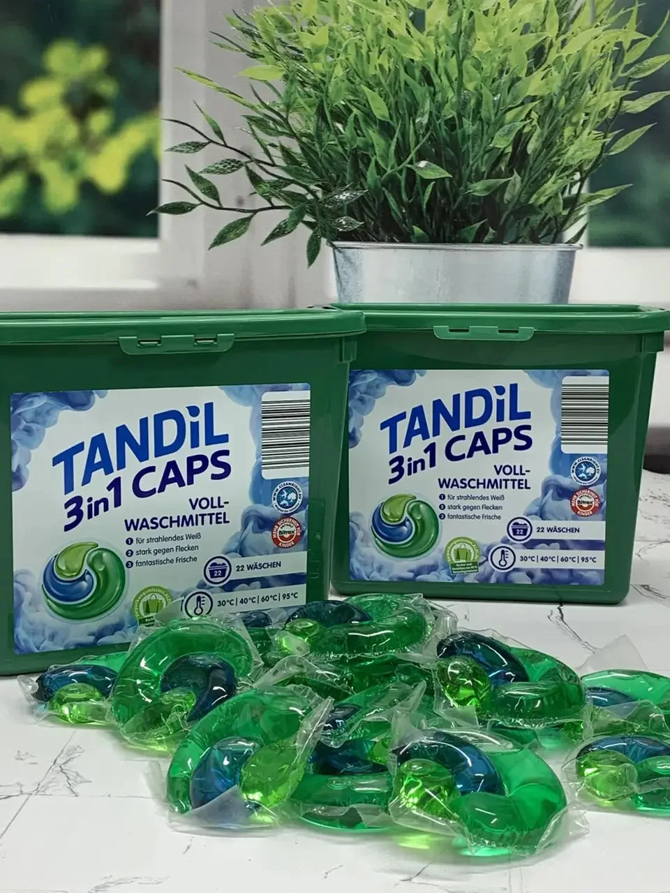 Капсули для прання Білої та світлої білизни Tandil Voll Waschmittel 3in1 Caps Танділ активні пластиковий Бокс з кришкою 22шт