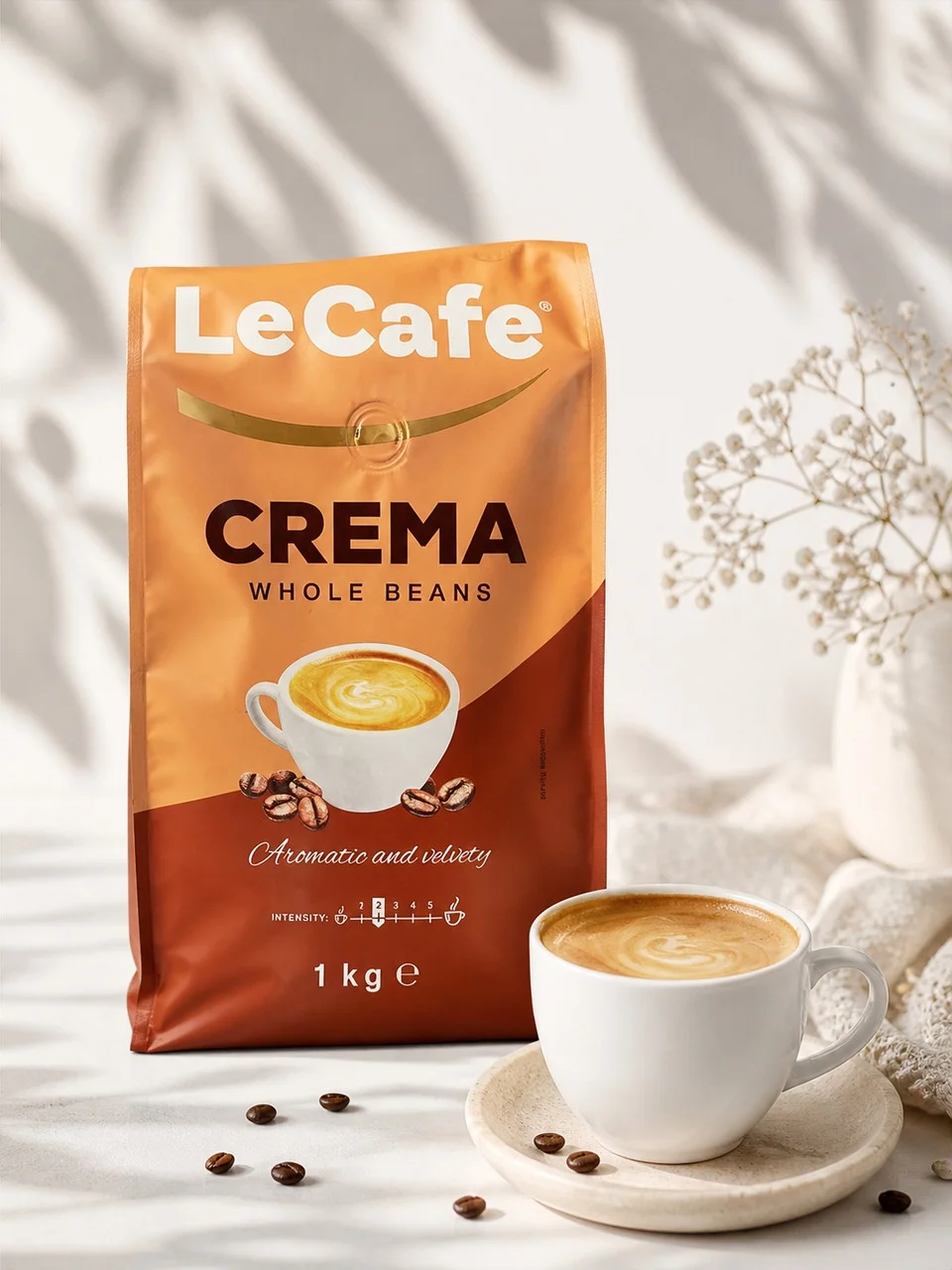 Кава в зернах Le Cafe CREMA Whole Beans Aromatic&Velvety Strongth 2 Ле Кафе Крема Купаж Арабіки збалансований смак Пакет 1000г