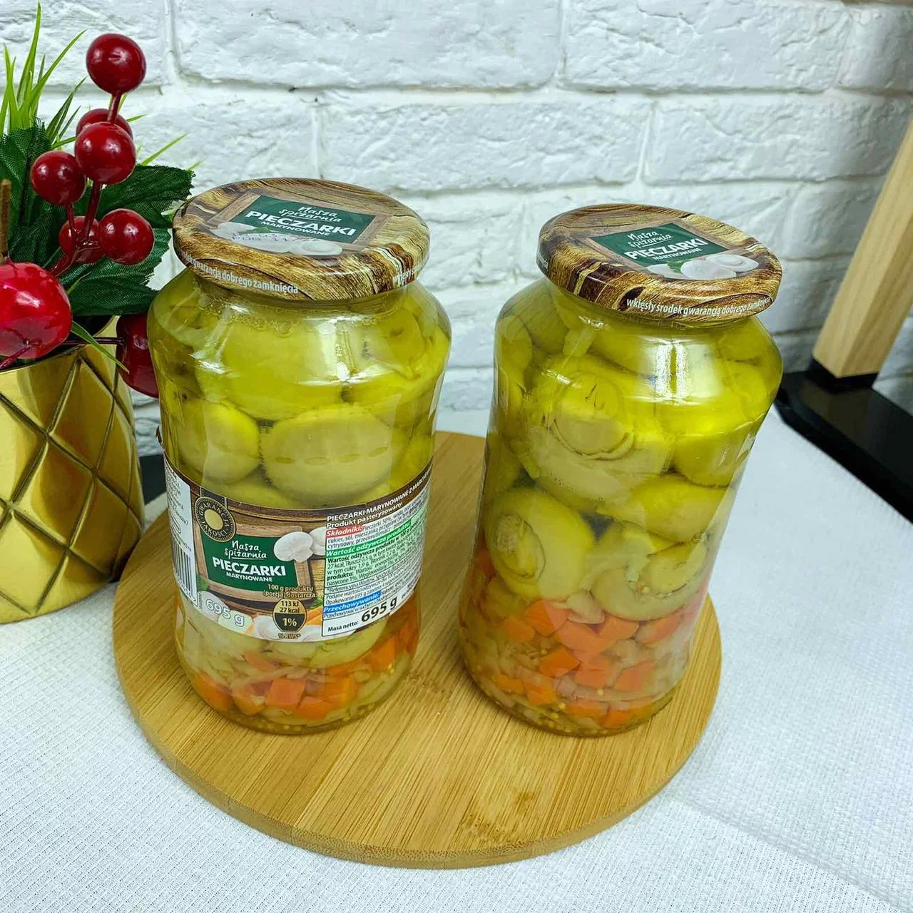 Мариновані шампіньйони з цибулею й морквою. вага 695г.