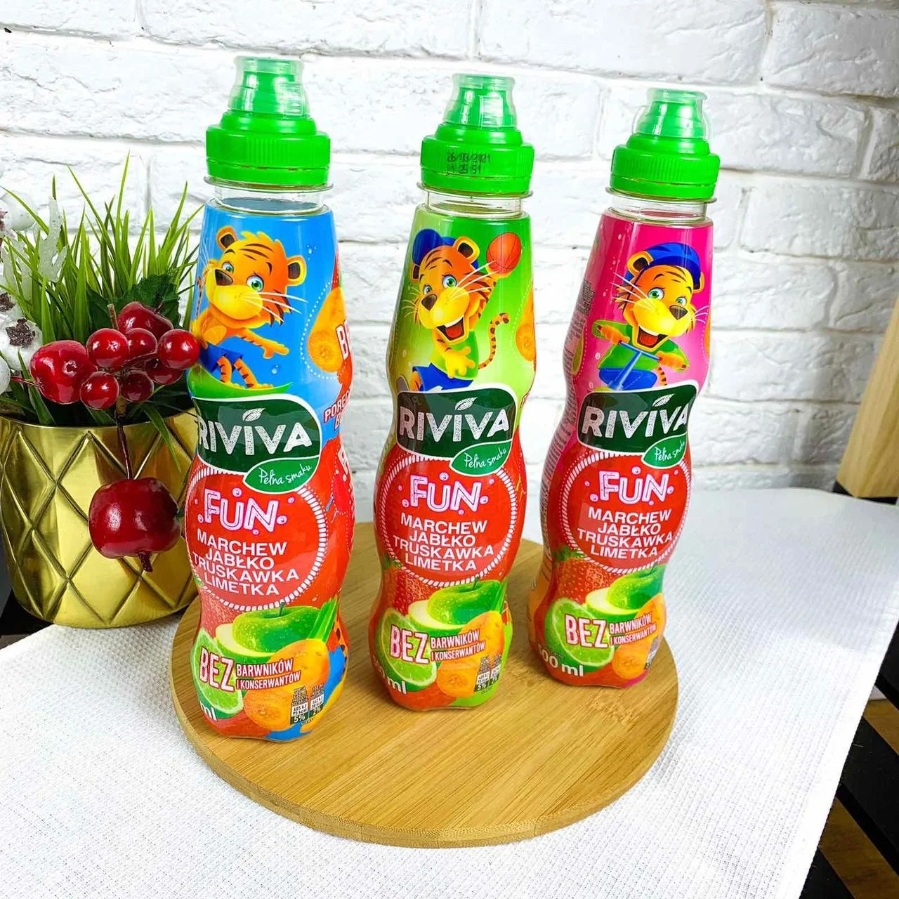 Сік Riviva Fun з смаками яблука моркви полуниці лайма 500мл