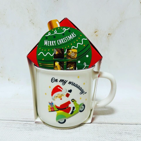 Набір Подарунок Новорічний Чашка та Цукерки Beckys Merry Christmas On My Way Santa Бекіс шоколад праліне Санта 50г