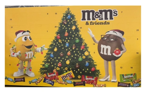 Набір Подарунок різдвяний Адвент-календар M&Ms and Friends Advent Calendar ММс Набір солодощів 24 віконечка 463г