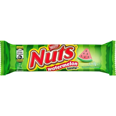 Шоколадний батончик Nestle Nuts Watermelon Hazelnuts Нестлє Натс шоколадний Бар з смаком Кавуна та цілими лісовими горіхами 42г