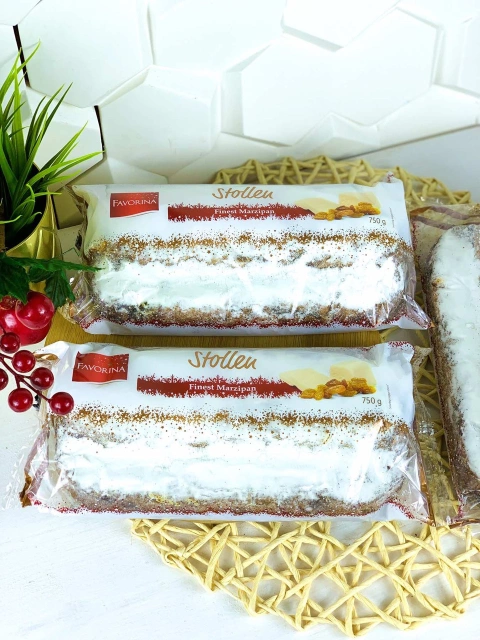Штолен із марципаном, вага 750 г.