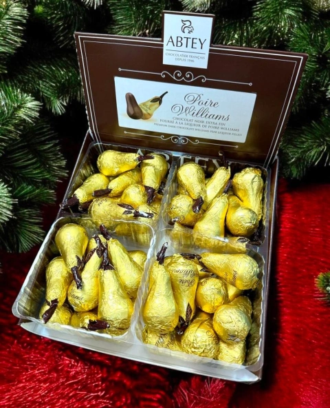 Крафтовий Шоколад у формі груші Abtey Poire William Elegance Liqueur Chocolate з рідкою начинкою в золотій фользі 1шт 10г