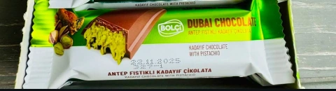 Шоколад Дубайський Батончик Bolci Dubai Kadayif Chocolate with Pistachio молочний з фісташками та Кадаїфом 30г