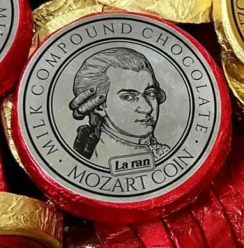 Цукерка шоколадна Монета Laran Dark Milk Compound Chocolate Mozart Coin Red Ларан Моцарт темномолочна в Червонозолотій Фользі 22г